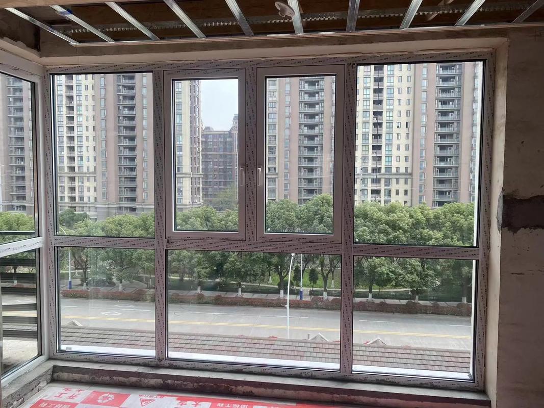 施工現(xiàn)場實拍 門窗人的日常——瀏河斷橋護欄安裝紀實